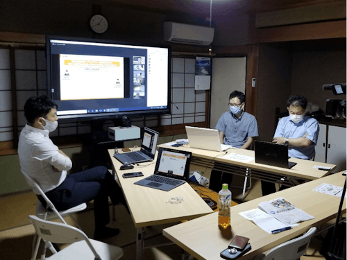 オンラインで会場から配信しています！