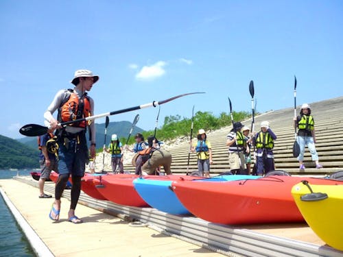 カヤックツアーのインストラクターも務めていただきます