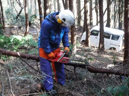 研修の様子(林業現場体験)