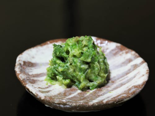 酒の肴や肉料理のトッピングになるフキノトウ味噌