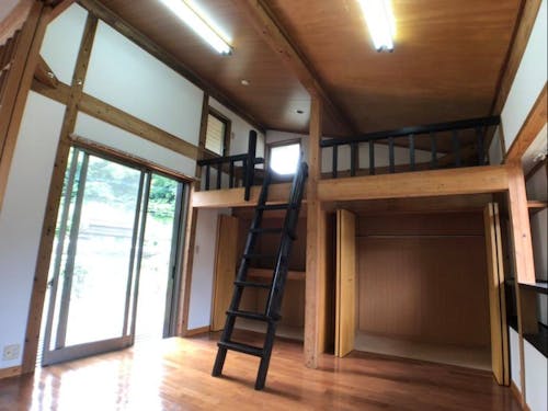 子どもたちがワクワク楽しめるロフト形式。下には広い収納も