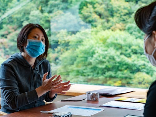 現地滞在でヒアリングを行う都市部の企業人(長野県高山村)