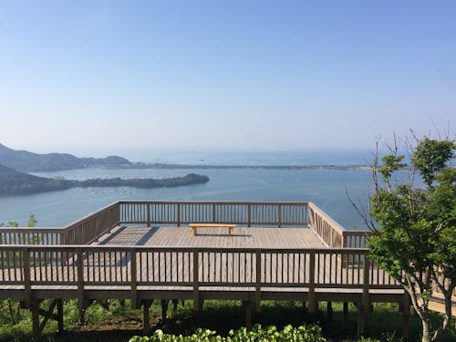 かぶと山の山頂から望む久美浜湾