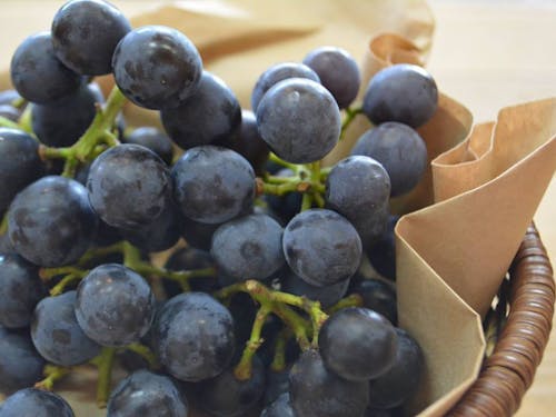 近隣である伊賀市の私立農業高校「愛農学園農業高校」の無農薬でそだったぶどう