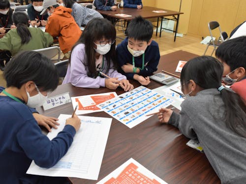 プレイベント「方言かるた遊び」の様子