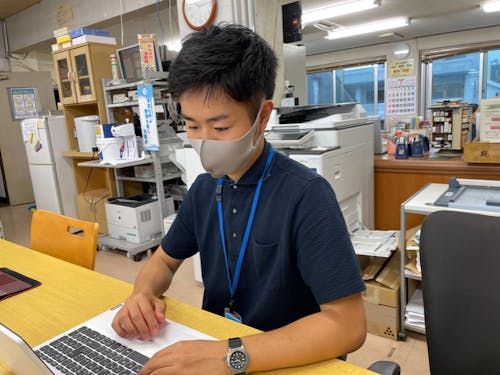 「官」の仕事に取り組む、4月入庁の半官半X職員