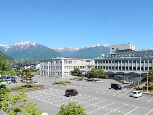 北アルプスが身近にある市役所