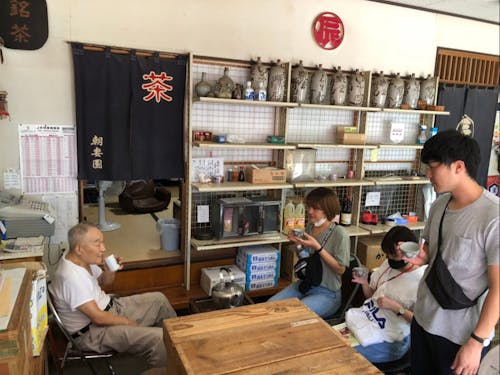 商店街の糀やさんにて