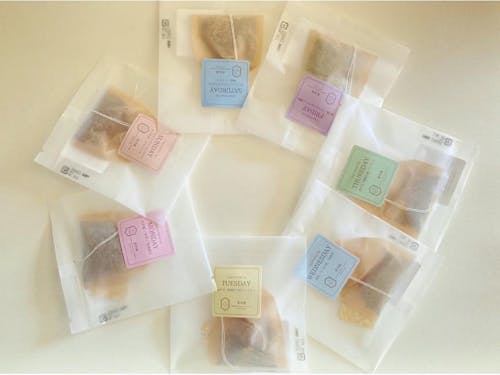 第3期の塚本さんは、セルフビルドしたサロン経営に加え、薬膳茶販売も行っている。1週間日替わりのお茶を作って販売したり。どんな味が好みかな?これこそワクワクさせてくれる商品!