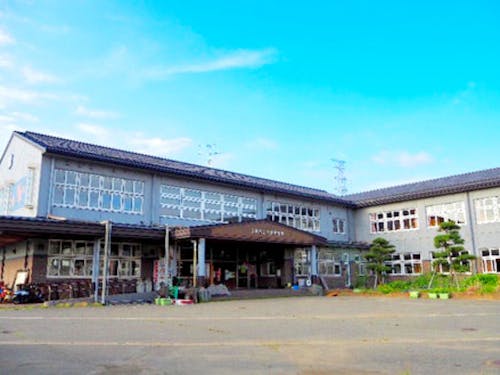 職場となる、旧荒沢小学校