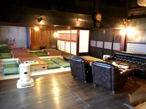 空き家を活用して観光案内や移住体験の拠点づくりに取り組んでいただきます。