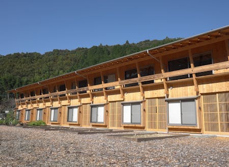 里山賃貸住宅。移住者が地域に馴染むのを自らも移住者の管理人がサポートします。建物は第5回福岡県木造・木質化建築賞 木造の部で大賞を受賞しました。 https://www.realfukuokaestate.jp/column.php?n=1068