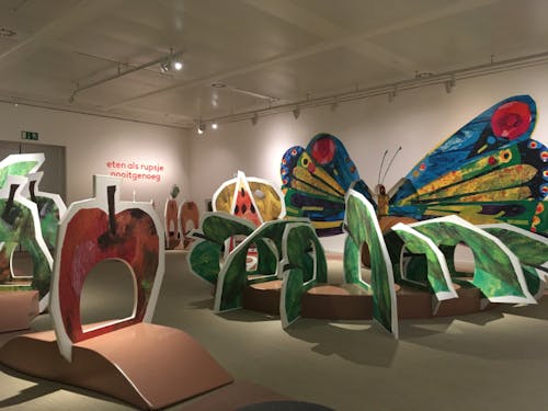 絵本の世界をそのままリアライズしたような子供絵本美術館はその可愛らしさも相まって大人気の場所。お天気が良くない日も楽しめます