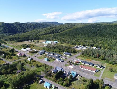 一の橋地区の中心にある森林バイオマスボイラーで、近隣施設に熱供給をおこなっている。