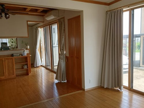 広々とした解放感あふれるリビング、お庭もみえます