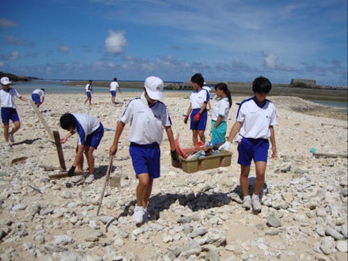 海岸ゴミ問題を考えるビーチクリーン