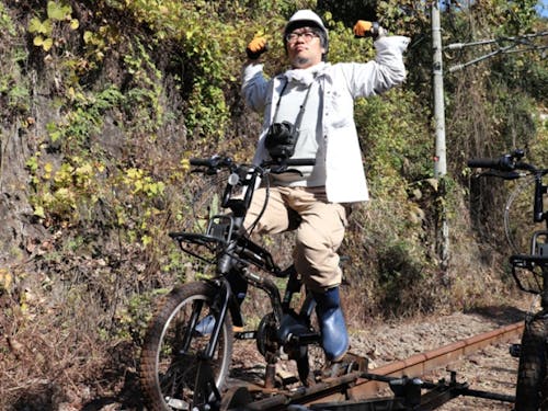 東吾妻町地域おこし協力隊の小川貴司隊員!廃線跡で自転車型トロッコ♪