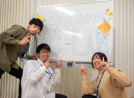 三瓶・野村　両公営塾のスタッフ（左から）岡島さん、齊藤さん、土居さん