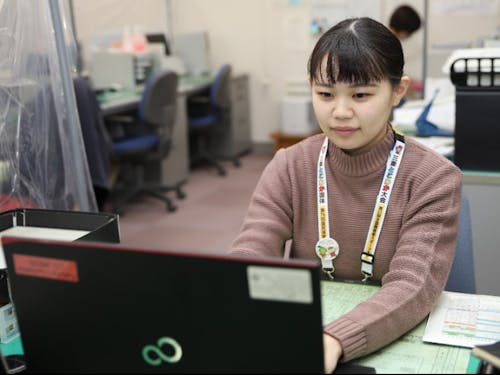 事務作業のほか、新たな事業の検討も行います。