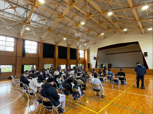 2月に行われた小学校と住まいの見学会の様子