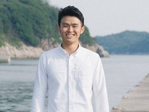 ナビゲーターはSMOUTディレクターの秋吉です