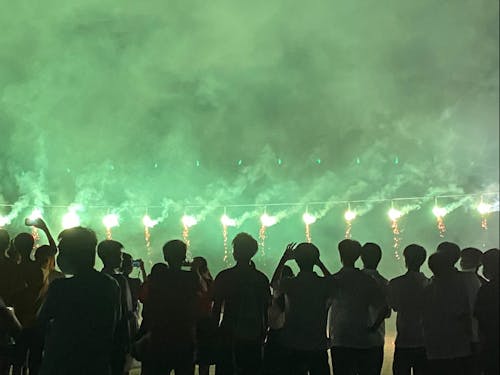 文化祭では校庭で花火