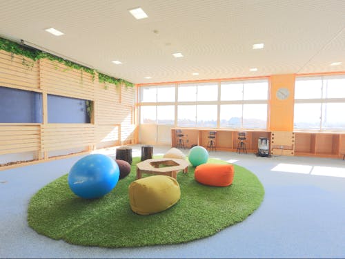 廃校を活用した活動拠点「テラス石森」