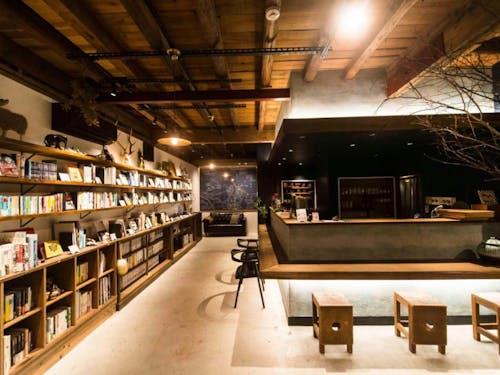 本と寝床、ひととまる　1Fの本のある場所「のほほん」