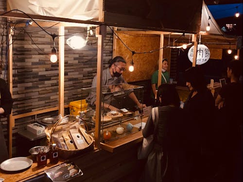 スクールのすぐ側には定期的にイベントが開催される場所も!(とゞ兵)