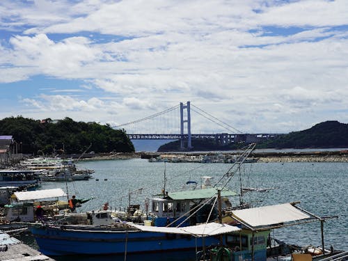 児島下津井地区から望む「瀬戸大橋」