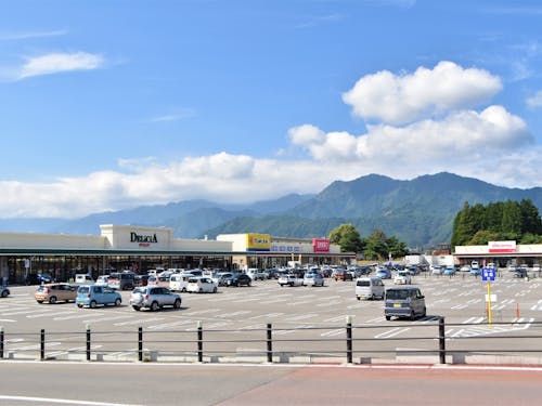 まちなかにはスーパーや総合病院などが揃う