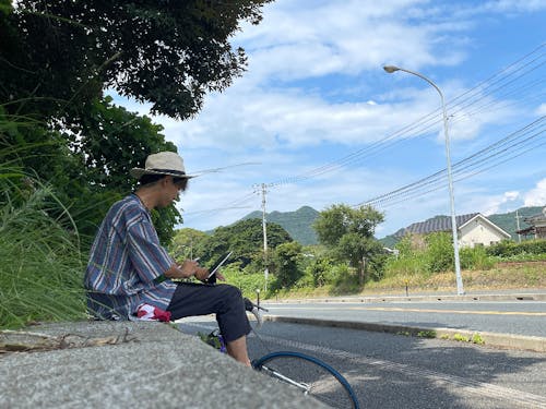 SMOUTラジオに出演するJO隊員