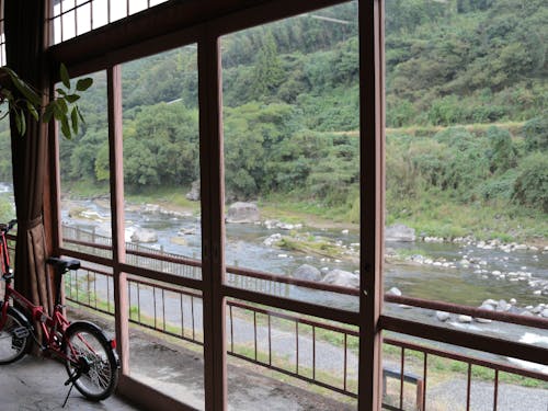 南仙荘の目の前に流れる矢部川