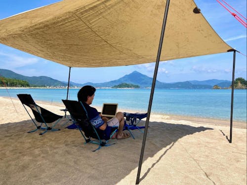 海のそばでのワーケーション。テレワーク移住も増えてきています。