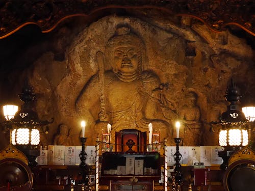 上市町の名所!大岩山日石寺の不動明王