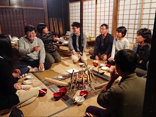 コロナ前には、よく寄り合ってお酒を酌み交わしていた。馬路村流の飲み会。