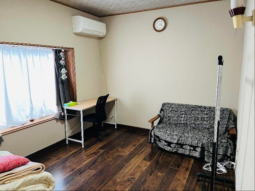 デスクもある1階の個室