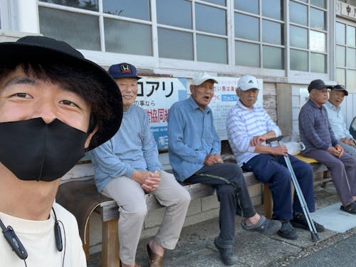 街を散歩していたら地域の人たちの集まりに参加することに、、、