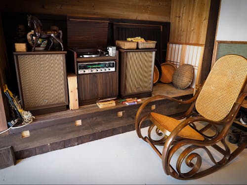 素敵な音楽が流れる「古三堂」にぜひ一度お越しください。火曜日が無料開放デーですよ♪