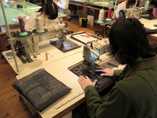 ミシンは1人1台以上。専有して作業できます。