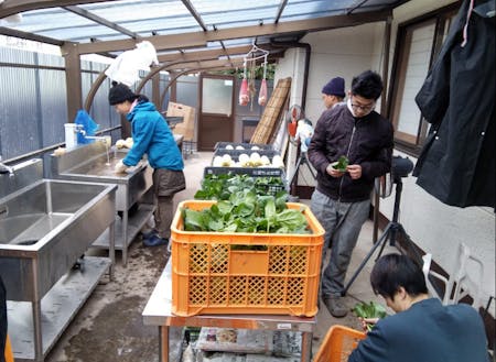 実習の一環として、出荷作業も行います