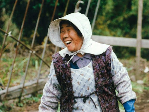 森にまつわる専門的な知識や技術はいりません。地域の「田舎の先生」にお願いし、教えてもらいましょう。