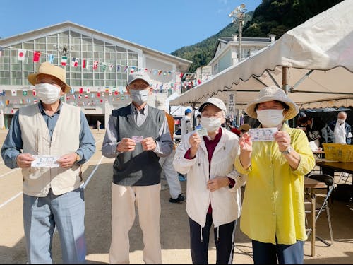 地域のおじい、おばあも運動会に参加します