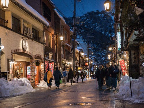 麦わら細工の伝統が守られてきた「城崎温泉」。歴史を大切にしながら新しいモノも取り入れ、成長し続けるまち。