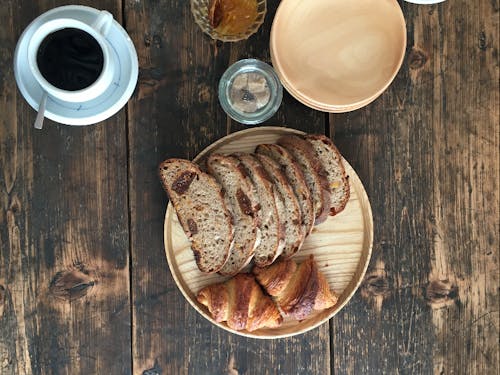 北海道産小麦、自家製酵母、羊蹄山の湧水で作られたパン。