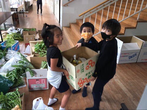 地域の人からお野菜プレゼント