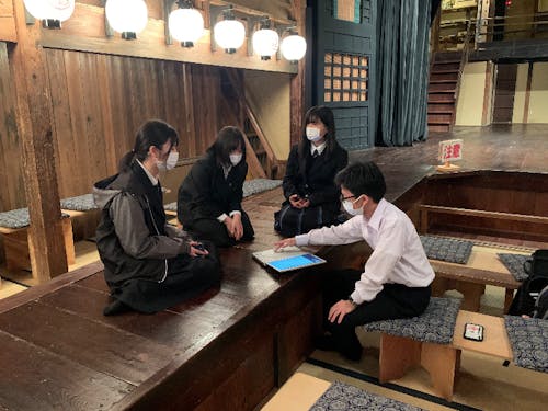 まちを盛り上げようと活動してくれる高校生もいます!(写真は高校生と一緒に取り組む「ミュージシャン・イン・レジデンス事業」のミーティング)