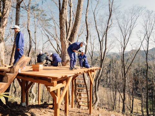 地元学生を巻き込んだウッドデッキづくり
