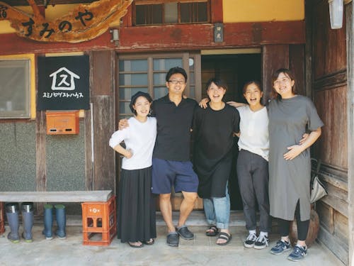 田尻茜さん(中央)