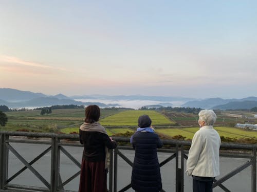 福岡県大刀洗町から訪れた農泊ホスト仲間も、早朝雲海を体験